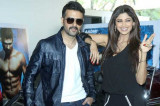 Shilpa Shetty and Harman Baweja on the sets of Comedy Nights With Kapil Shilpa Shetty and Harman Baweja on the sets of Comedy Nights With Kapil