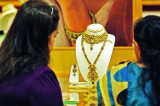 Many jewellers reopen shops; gold discounts drop