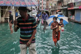 24 killed as Cyclone Roanu hits Bangladesh, lakhs evacuated
