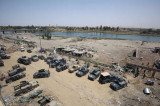 Facing Defeat In Mosul, ISIS Members Throw Themselves In River Tigris