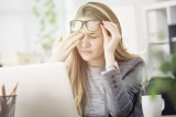 From blinking more often to avoiding excess light: 5 tips to avoid eye strain at work