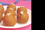 Mama’s Punjabi Recipes – Besan di Pinniya (Gram Flour Sweet Balls)