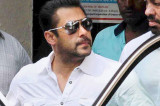 Salman Khan back home after getting bail, jubilant fans celebrate Salman Khan back home after getting bail, jubilant fans celebrate