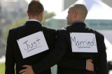 US Supreme Court rules gay marriage is legal nationwide