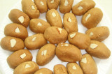 Mama’s Punjabi Recipes: Mathura Pede (Sweetened Milk Patties) Mama’s Punjabi Recipes: Mathura Pede (Sweetened Milk Patties)