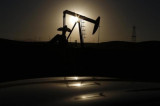 Oil tumbles toward 11-year lows on worsening glut