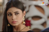 Naagin: Ritik SLAPS Shivanya for accusing his parents of murder