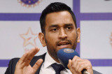 MS Dhoni invites reporter on stage, engages in a friendly banter