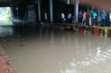 Heavy rain brings Mumbai to a standstill; flights, trains delayed