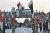 Stone throwing, anti-India slogans by Pak gallery sully Wagah border ceremony