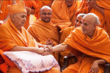 His Holiness Mahant Swami Maharaj of BAPS Arrives in North America