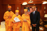 His Holiness Mahant Swami Maharaj Meets with Former President Barack Obama