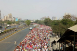 Maharashtra: Braving the heat, over 30,000 farmers reach Mumbai to protest against agrarian distress