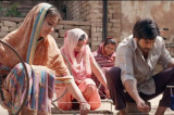 Sui Dhaaga movie review: The Anushka and Varun starrer is nice, safe and staid Sui Dhaaga movie review: The Anushka and Varun starrer is nice, safe and staid