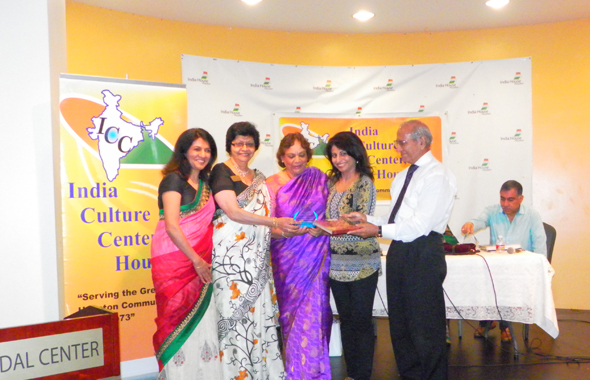 From left: Manisha Gandhi, Parul Fernandes, Sangeeta Pasrija and Lachmann Das presented the award to Leela Krishnamurthy. 