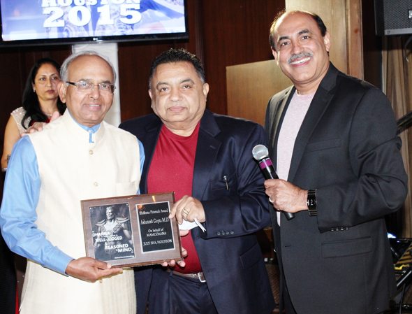 Dr. Ashutosh Gupta receiving Bhishm Pitamah and Lifetime    Achievement Award (fr L to R Dr Gupta, Dr Sodhi, Dr Suneja).