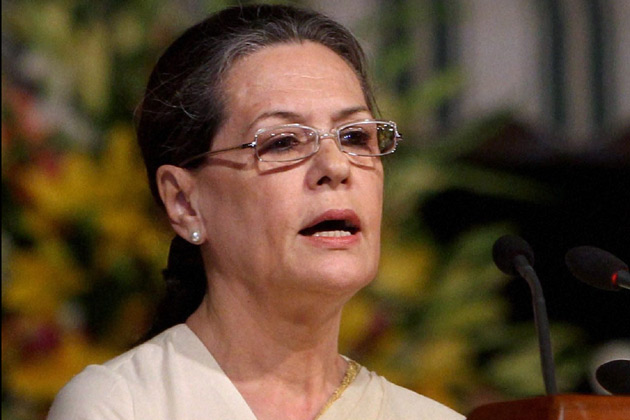 congress-to-do-utmost-to-stand-up-to-cyclonehit-states-assures-sonia_131013121828