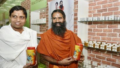 hindustan-patanjali-products-addressing-balkrishna-showing-conference_e329c294-c228-11e6-88a7-6a72017c5d0f