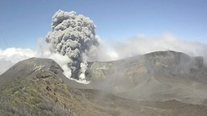 1487406020_costa-rica-volcano-spews-ash-most-powerful-eruption-20-years