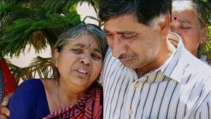 Parents of engineer Srinivas Kuchibhotla mourn his death in Hyderabad on Friday. Kuchibhotla was killed in a shooting at a bar in Kansas on Wednesday night.(PTI)