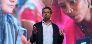 Vice-president of Google for South East Asia and India Rajan Anandan speaks during the launch of the Google 'Tez' mobile app for digital payments in New Delhi on September 18, 2017. / AFP PHOTO / SAJJAD HUSSAIN (Photo credit should read SAJJAD HUSSAIN/AFP/Getty Images)