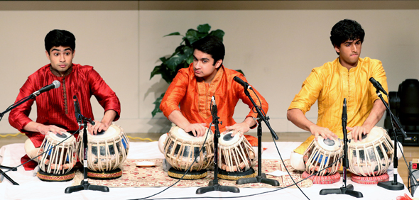 Senior students of Pt. Shantilal Shah perform compositions in Drut Teentaal 