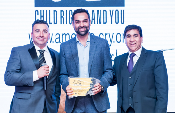 Patrick Bocco, Fundraising Manager CRY (left) and CRY Houston coordinator Dharam Bali with Bollywood actor, Abhay Deol at the fundraiser gala on Friday, May 4 in Sweetwater Country Club in Sugar Land. Photos: Murali Santhana