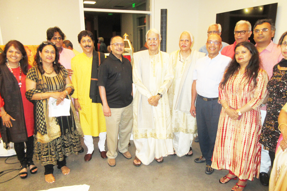 Concert organizer Rashmi Gupta (second from left) with the artistes and sponsor Vijay Goradia (to the right of Pt. Sajan Misra) after the concert.